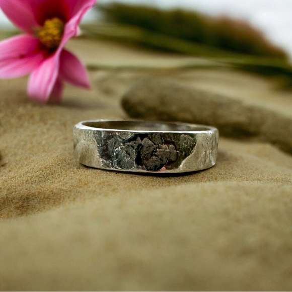 Silpada Pounded Silver Band Size 4.5 - Picture 1 of 2